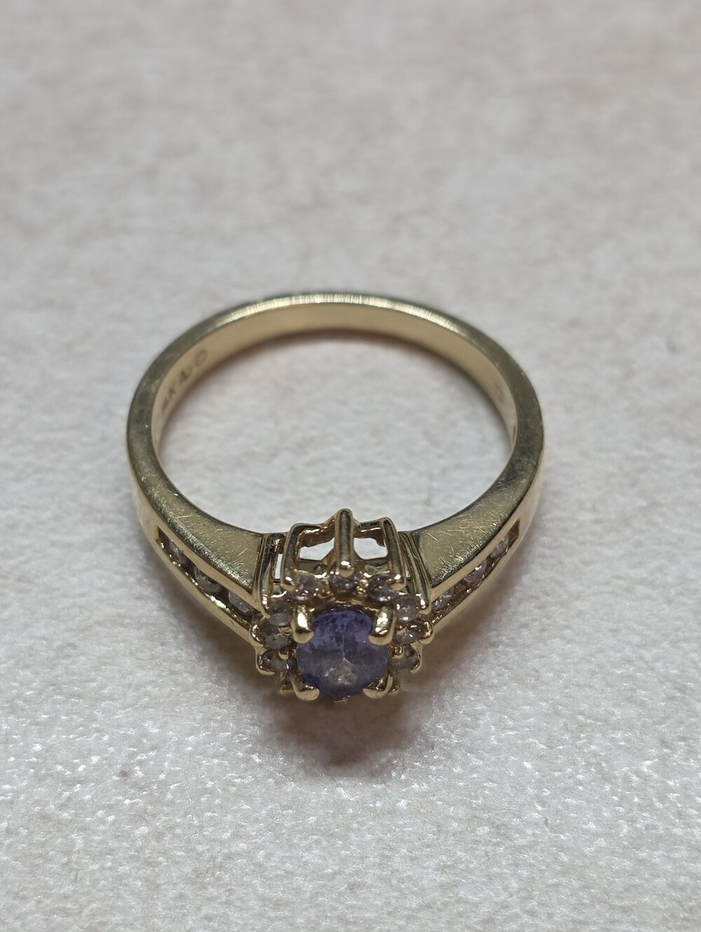 14k Yello Gold Ring - Picture 3 of 9